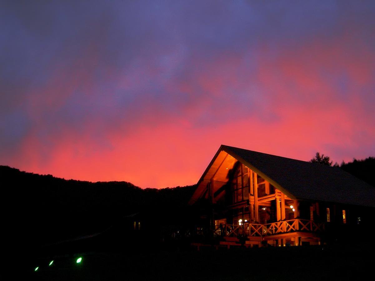 Minamifurano Log Hotel Larch Lake Kanayama מראה חיצוני תמונה