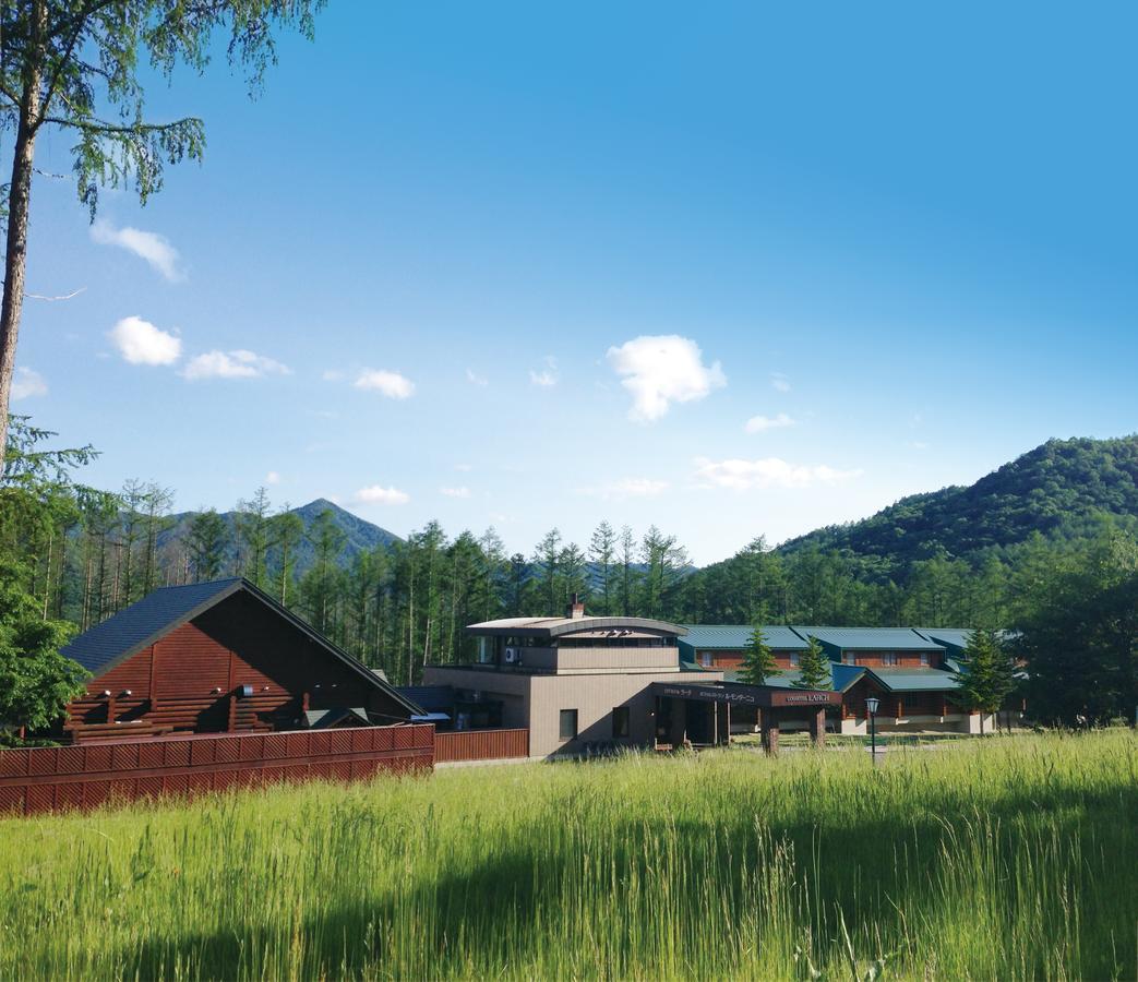 Minamifurano Log Hotel Larch Lake Kanayama מראה חיצוני תמונה